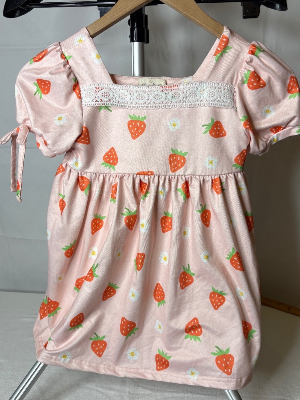 Marie Nicole Girls Strawberry Dress Size 3XL Lace Collar Short Sleeve Ties